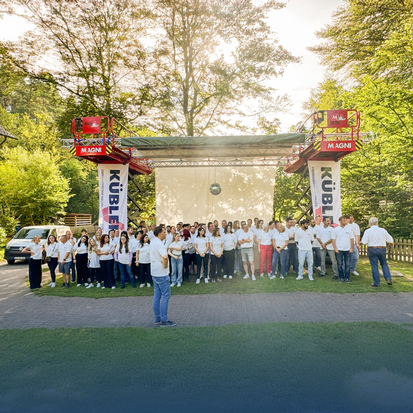 Gruppenfoto bei einem Outdoor-Event.