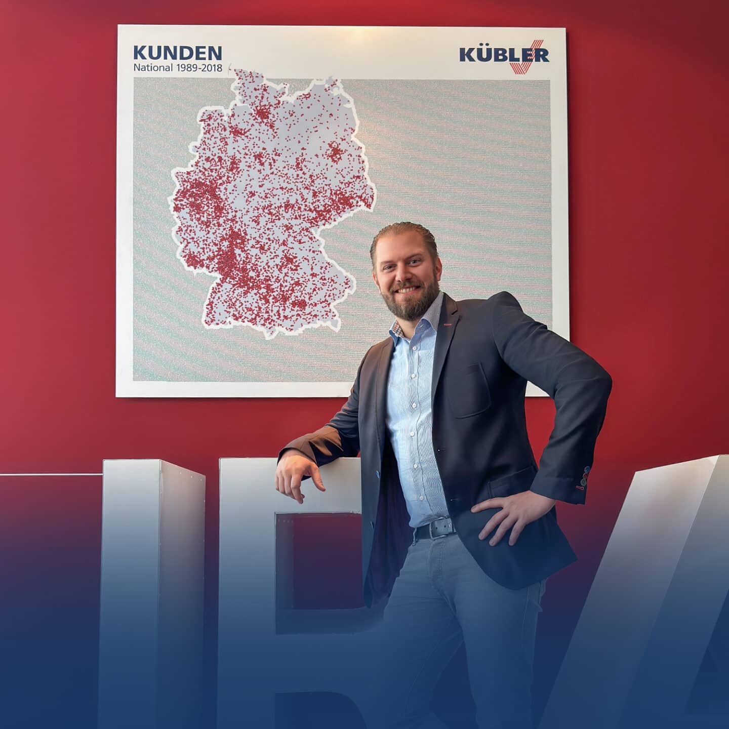 Man leaning against lettering in front of map of Germany